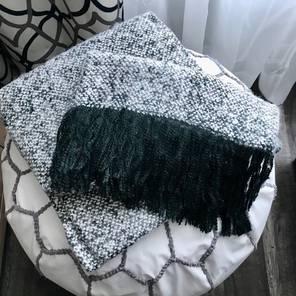 Fringed Knit Throw - New - Picture 3 of 5